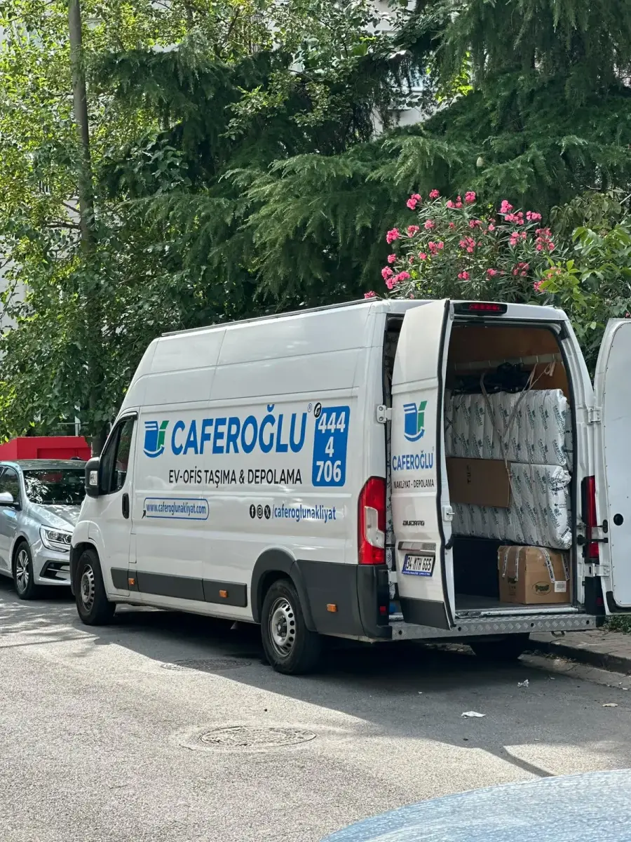 Ana Sayfa Eşya yüklenen Caferoğlu Nakliyat panelvanı